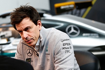 Teams met Mercedes-motoren stemden tegen verhoging brandstoflimiet