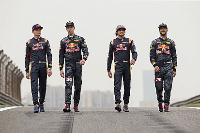 Cómo afecta a Carlos Sainz el cambio Kvyat/Verstappen