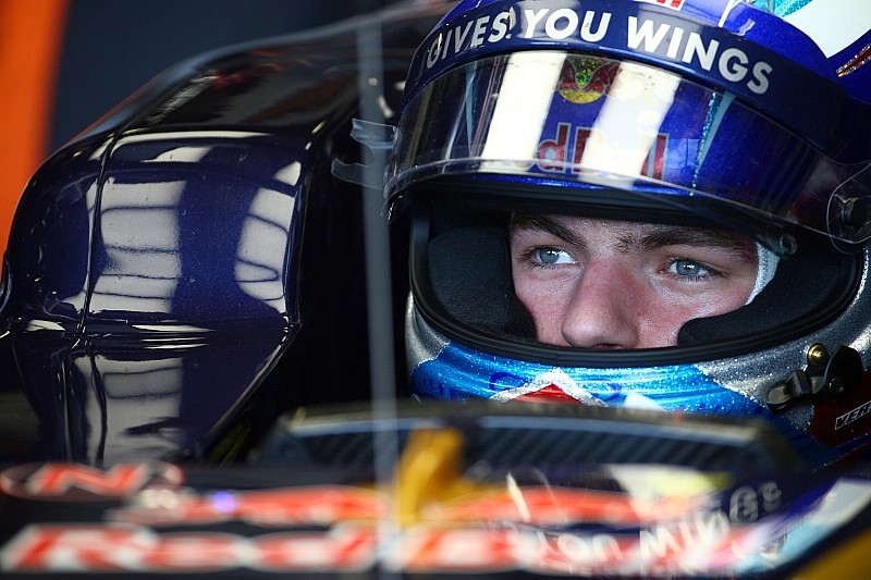 Ферстаппен не може дочекатись першого ковтка Red Bull