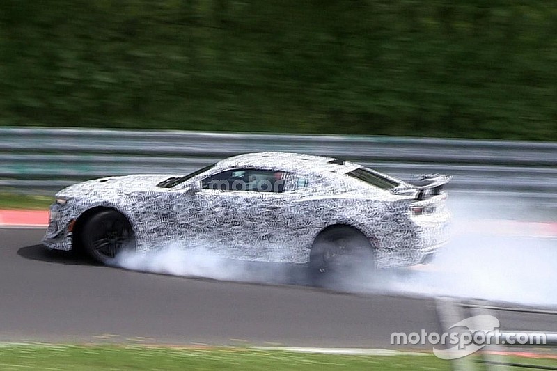 Unfall auf der Nordschleife: Camaro-Prototyp in den Leitplanken