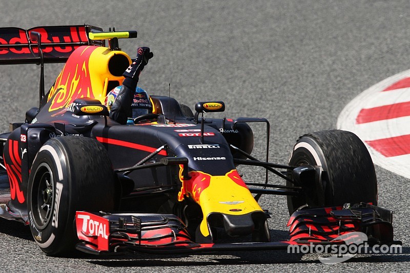 Vettel vindt het niet erg om record aan Verstappen te verliezen