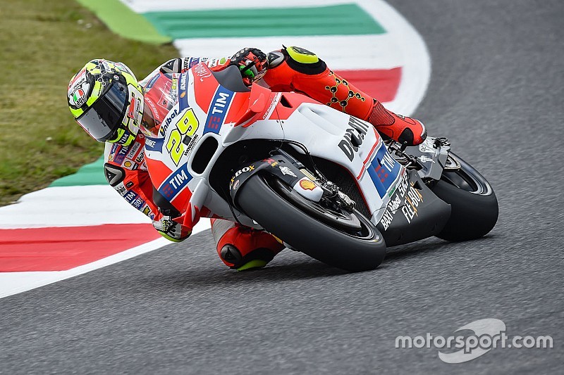 Mugello, Libere 3: Iannone si conferma al top, Dovi fuori dalla Q2