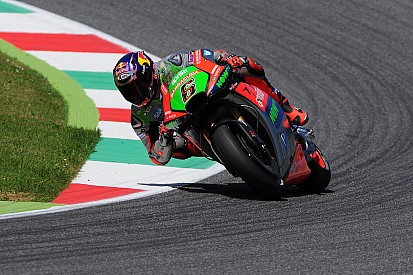 Aprilia: Bradl ancora a punti, Bautista è costretto al ritiro