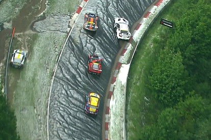 24u Nürburgring: Noodweer zorgt voor rode vlag, Buurman aan kop