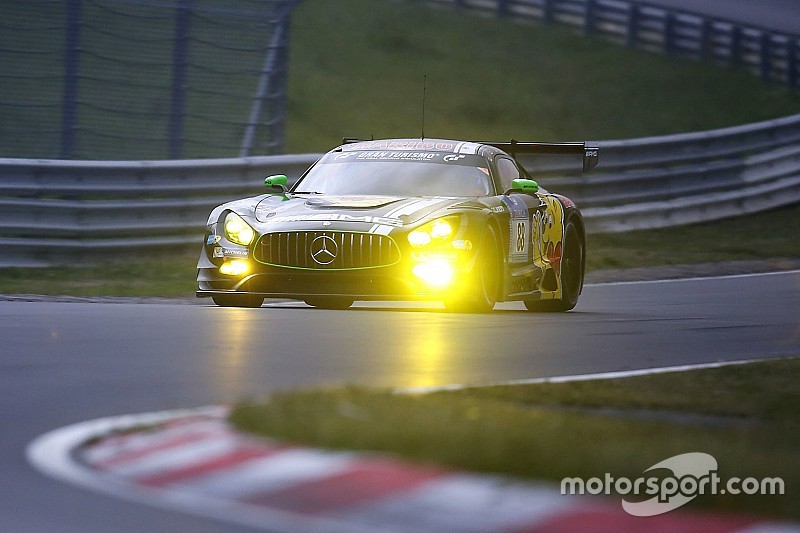 24 Horas de Nurburgring: Mercedes al mando, tras primer tercio