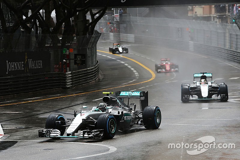 Rosberg tast in het duister over gebrek aan snelheid in race