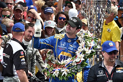 Alexander Rossi, felicitado en redes sociales