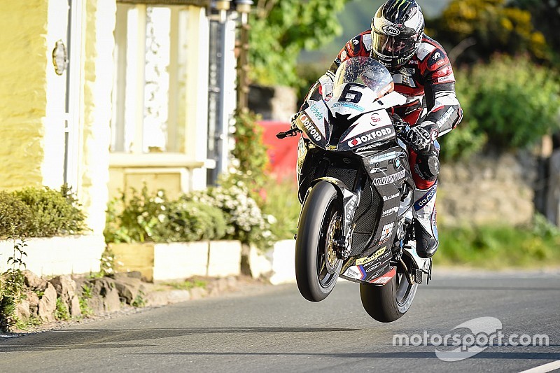TT 2016, Michael Dunlop imprendibile in Superbike