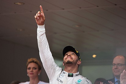 Video: 44 veces Lewis Hamilton
