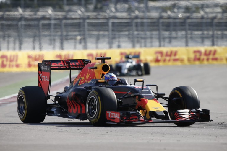 A Red Bull nullázott Szocsiban – Ricciardo leszorítóereje drámaian csökkent a baleset miatt...
