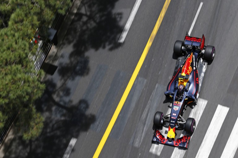 Verstappen elkottázta Monacóban, összetörte a Red Bullt a Q1-ben!