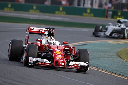 Vettel nem hibáztatja a Ferrarit, és tudja, még mindig a Mercedes a favorit