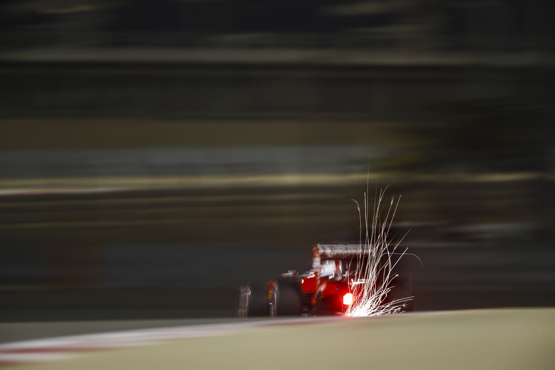 Räikkönen úgy érzi, a tempó rendben van vasárnap, de két kocsival kell beérni