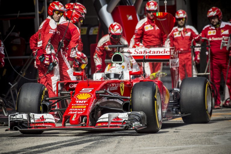 Hatalmas ziccereket hagy ki a Ferrari, amiket Rosberg rendre értékesít