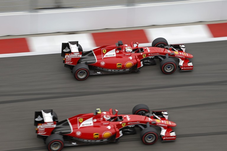 Vettel és Raikkönen gyilkos csatája az Orosz Nagydíjról