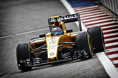 A Renault lassú, de megbízható Szocsiban: 127 kört mentek pénteken!