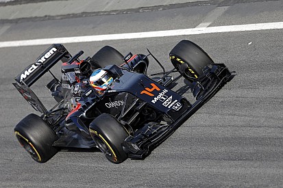 Egészen közelről Alonso startgyakorlata a McLarennel: gyenge…