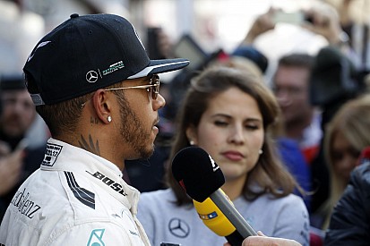 Az új-zélandi rendőrség nyomozást indított Hamilton ellen