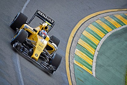 A Renault mai napja főleg ki- és bevezetőkörökből állt Melbourne-ben!