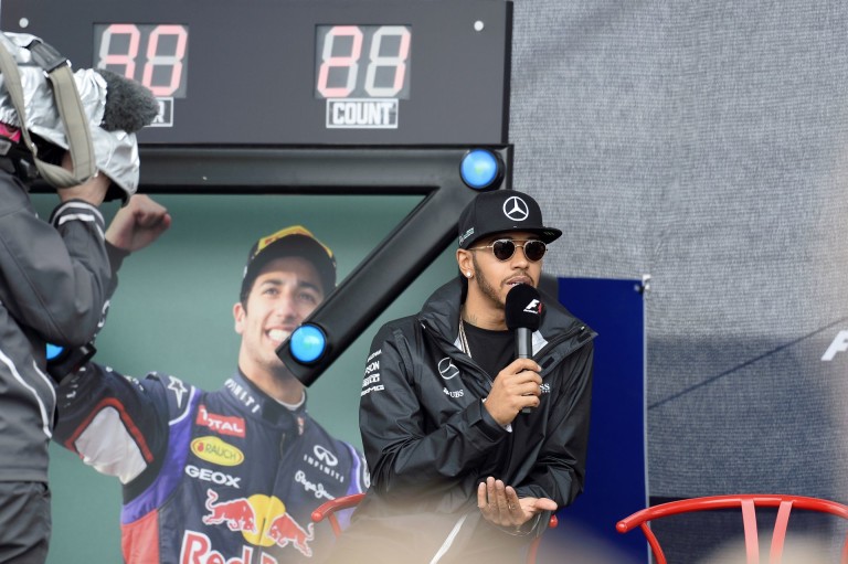 Hamilton nyerte az utolsó szabadedzést Rosberg, Vettel és Sainz előtt Ausztráliában