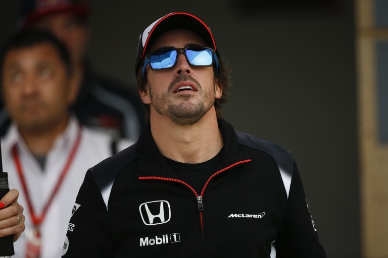Warm-up: Alonso égi jele, Raikkönen nagy sansza, borzalmas F1-es szabályok