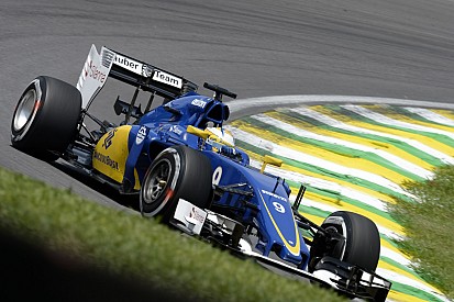 Íme a Sauber új 2016-os festése! Az új autóra még várnunk kell...