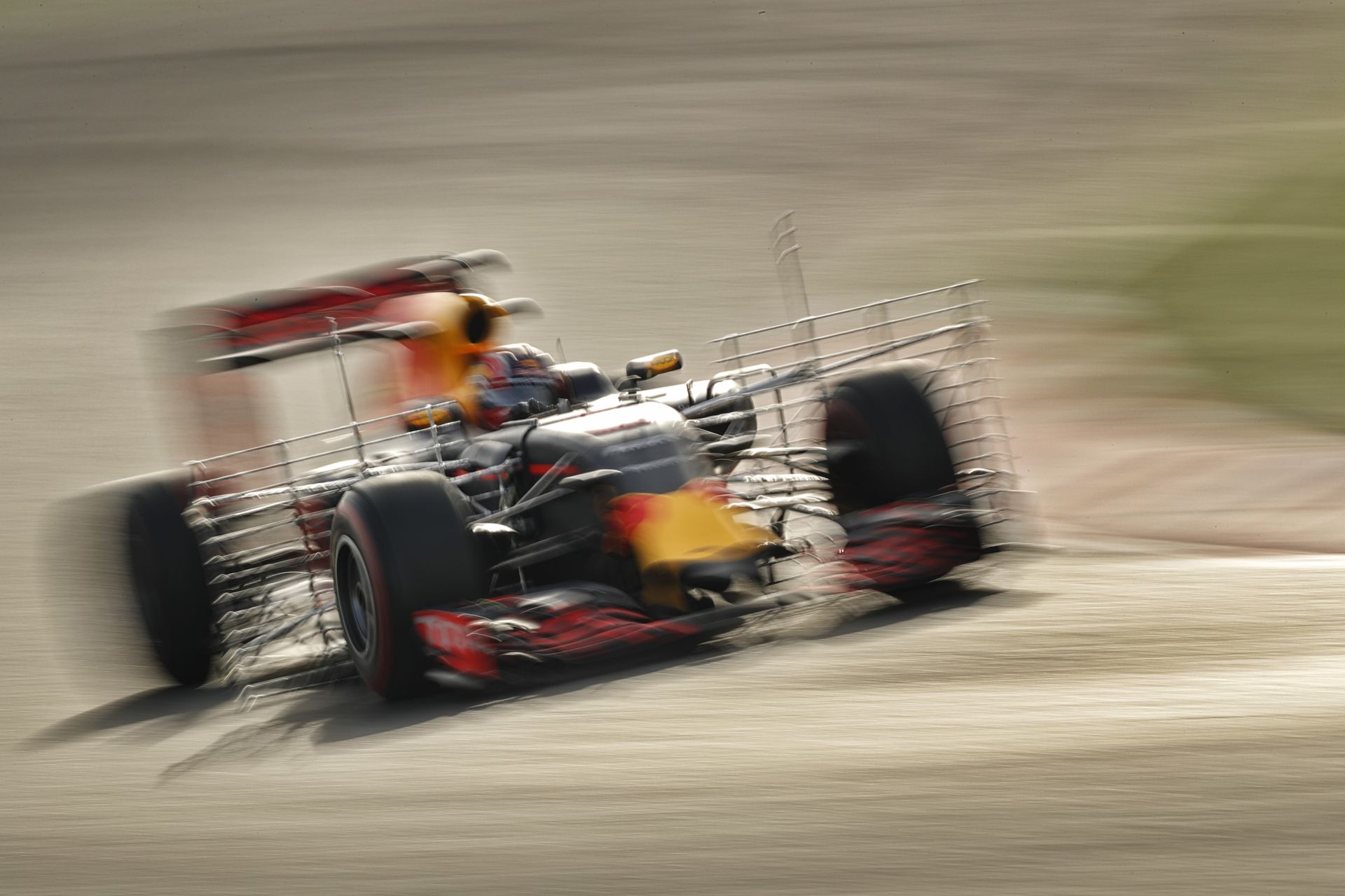 Kvyat szerint is rendben van az RB12, de valami ma is megmakacsolta magát