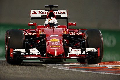 Így még nem láttad Vettelt F1-es Ferrarit vezetni: videó