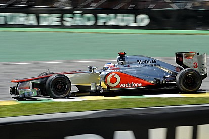 Jenson Button pályabejárása a McLarennel Interlagosban