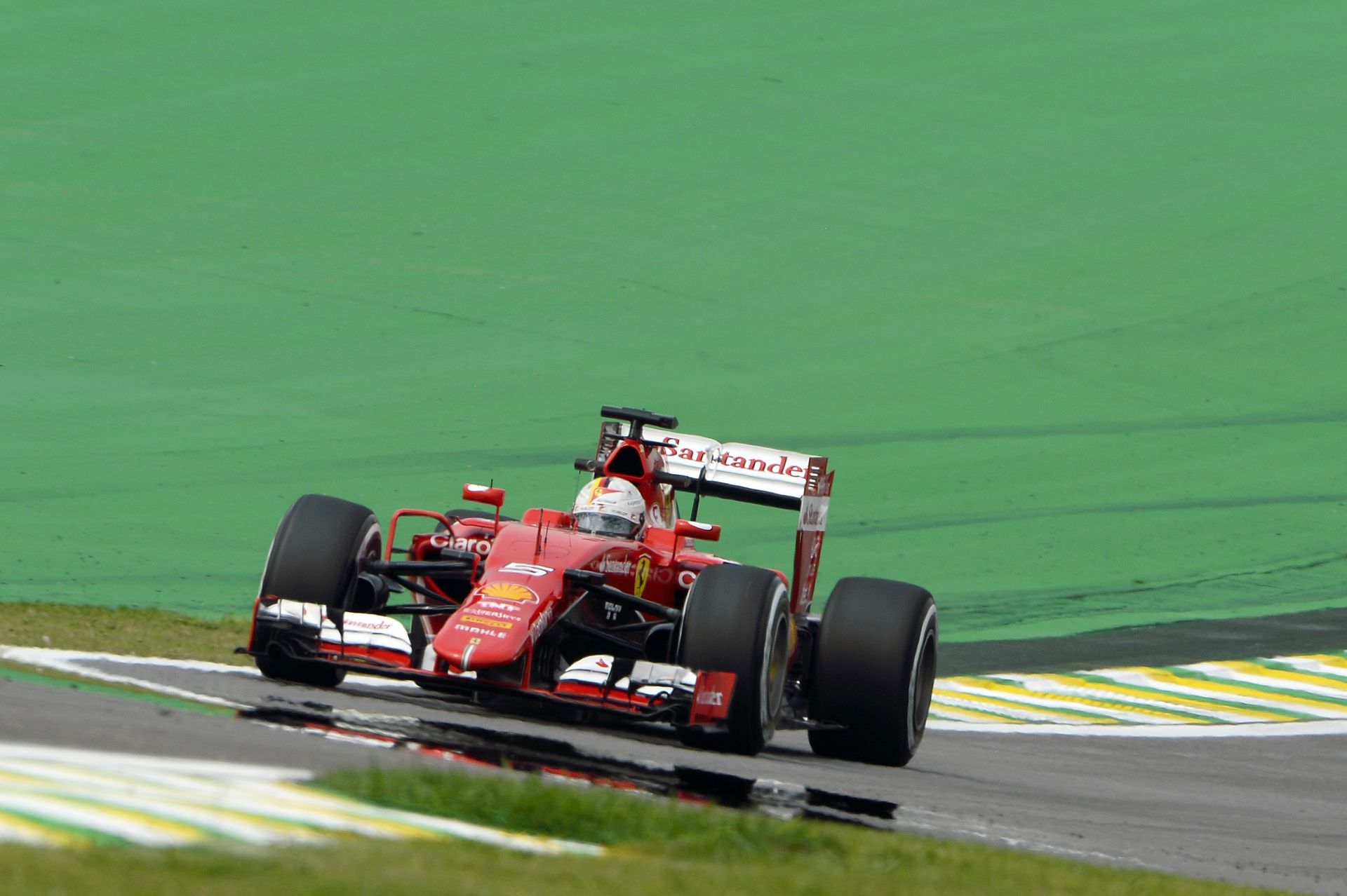 Vettel küszködős hétvégére számít Brazíliában