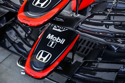 Újabb szponzor távozik a McLarentől: jövőre már a Red Bullnál ketyeg az óra