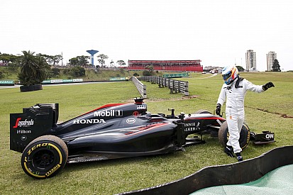 Egyre drágább lesz a hibridformula: 2-3 év lemaradásban a Honda és a Renault
