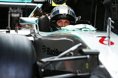 Rosberg egy agyonhasznált motorral verte el Hamiltont az utolsó szabadedzésen: Vettel 3., Pérez 4., Raikkönen 5.