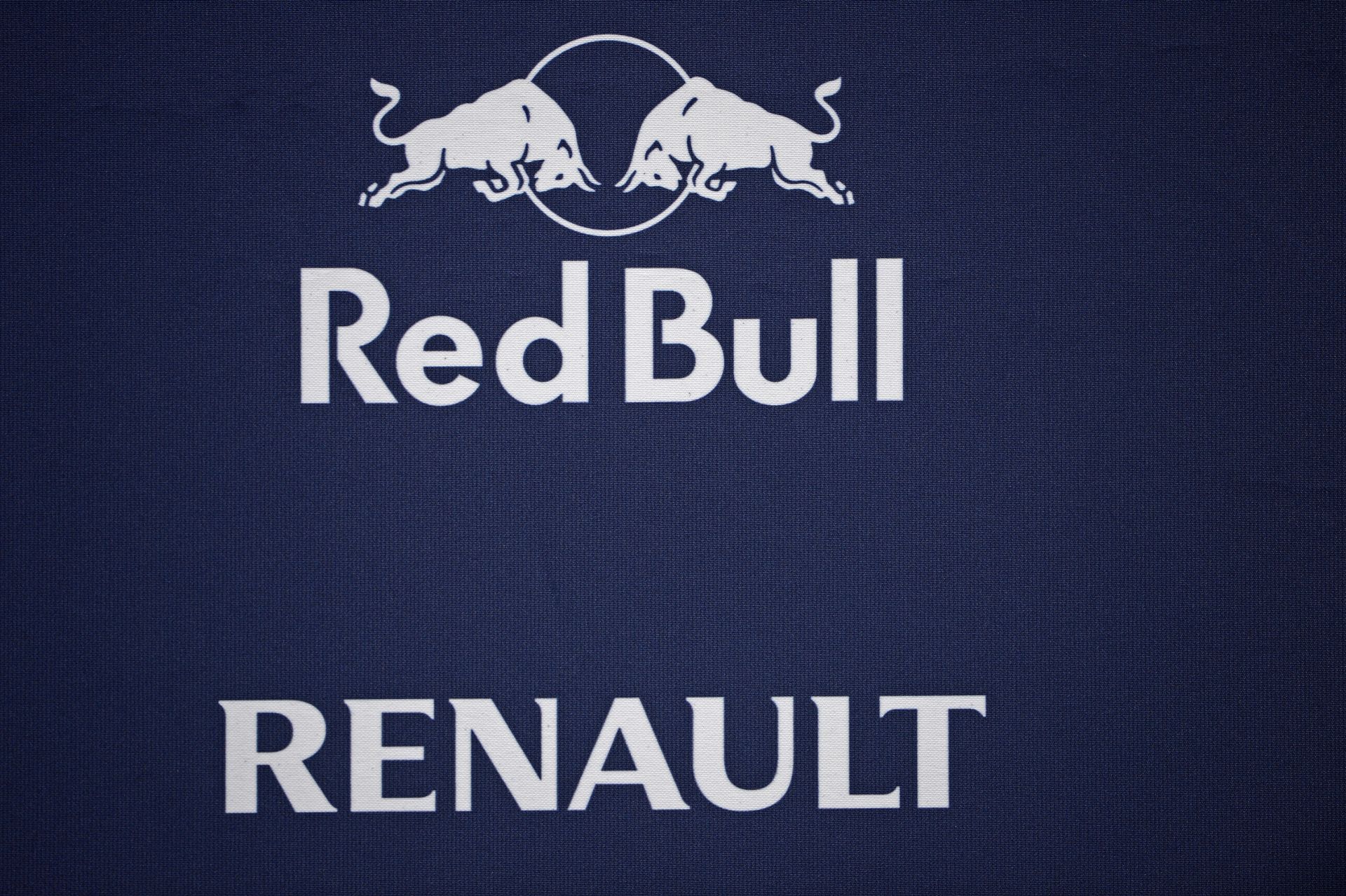 Hihetetlen fordulat a Forma-1-ben! A Red Bull Honda motorokra válthat 2016-tól, míg a Toro Rosso...