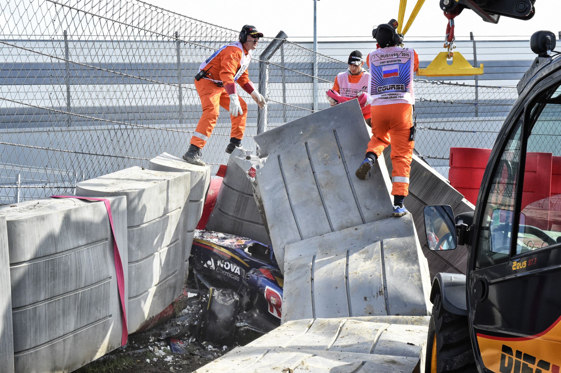 Az FIA célja: 4 méter alatt megállítani az autókat 153 km/óráról!