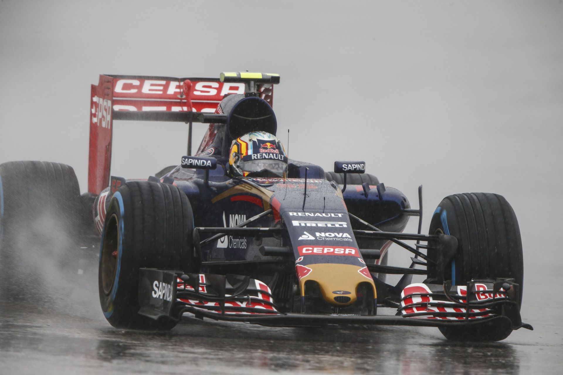 Videón Sainz balesete az időmérőről: Austin