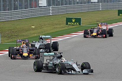 Ricciardo és Kvyat még a Mexikói Nagydíj előtt tisztázná a virtuális biztonsági autó körüli káoszt!