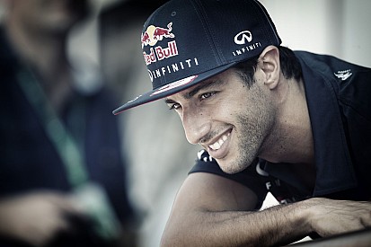 Ricciardo szerint necces, hogy a Red Bull újra bajnok legyen egy Ferrari motorral