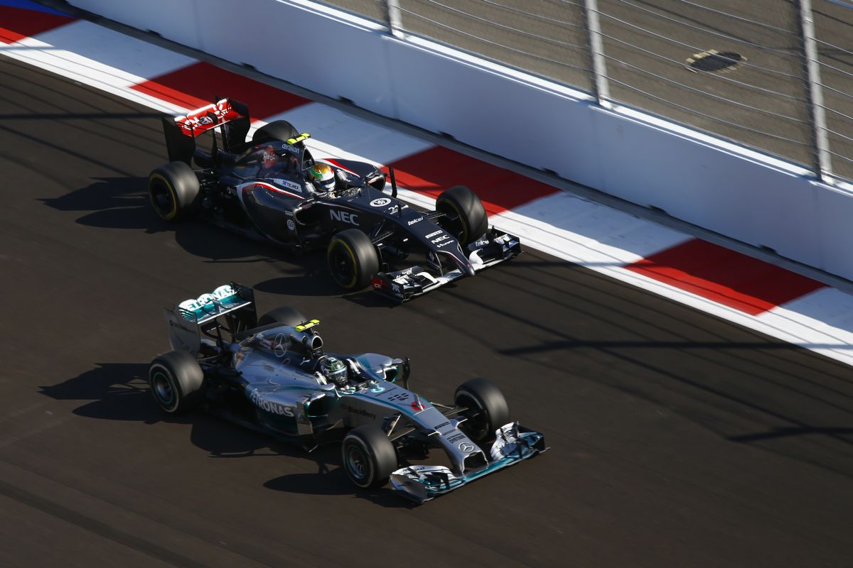 A Caterham és a Marussia játéknemet tévesztett, de a többieknek maradniuk kell az F1-ben