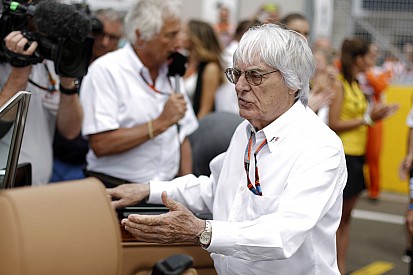 Felöltöztetett majmok az autókban: Ecclestone örül az új rajteljárásnak