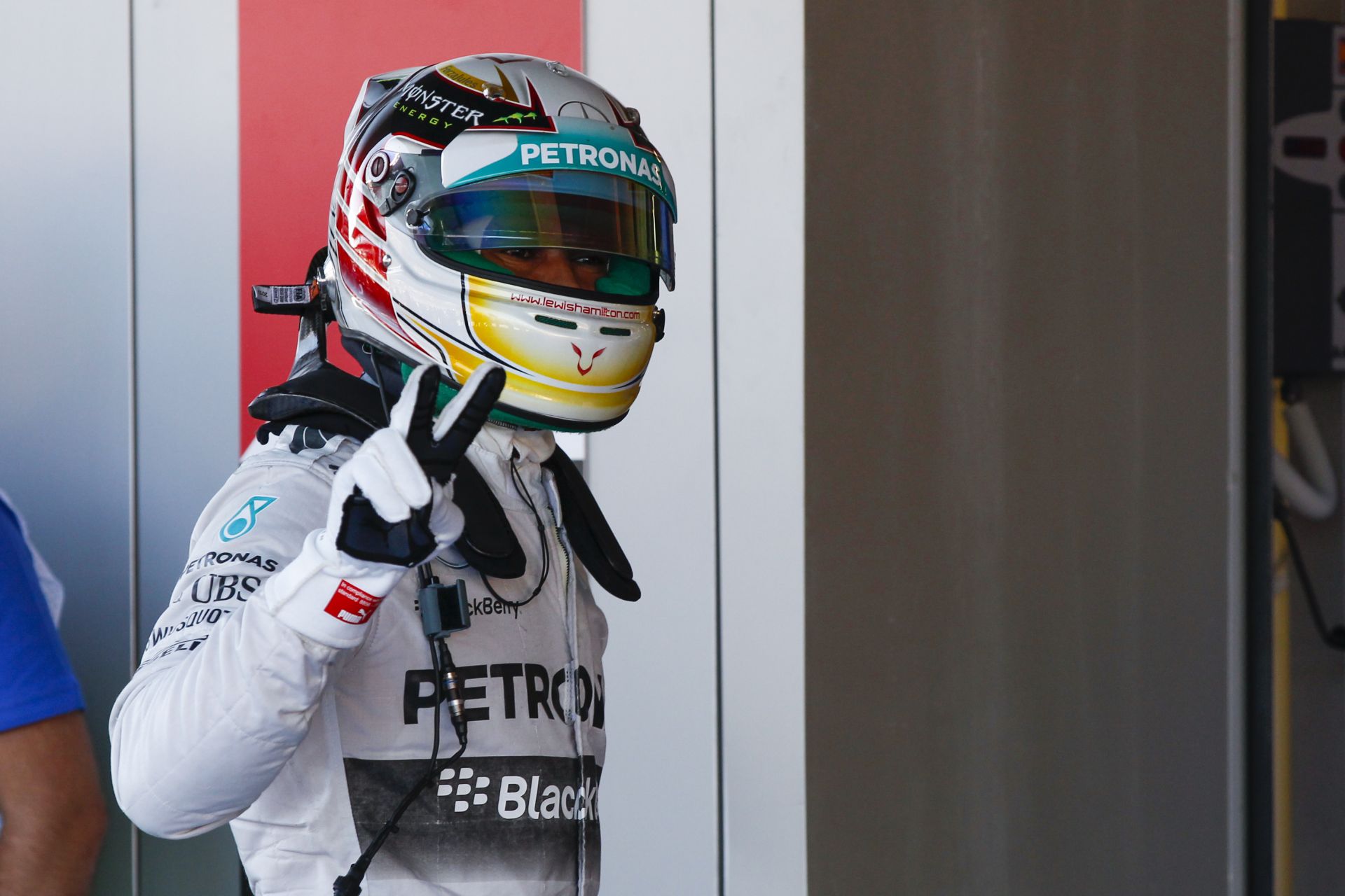 Hivatalos: Hamilton más utakon folytatja tovább