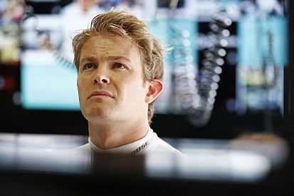 Rosberg feladta, végleg Hamilton mögé került volna a Mercedesnél?