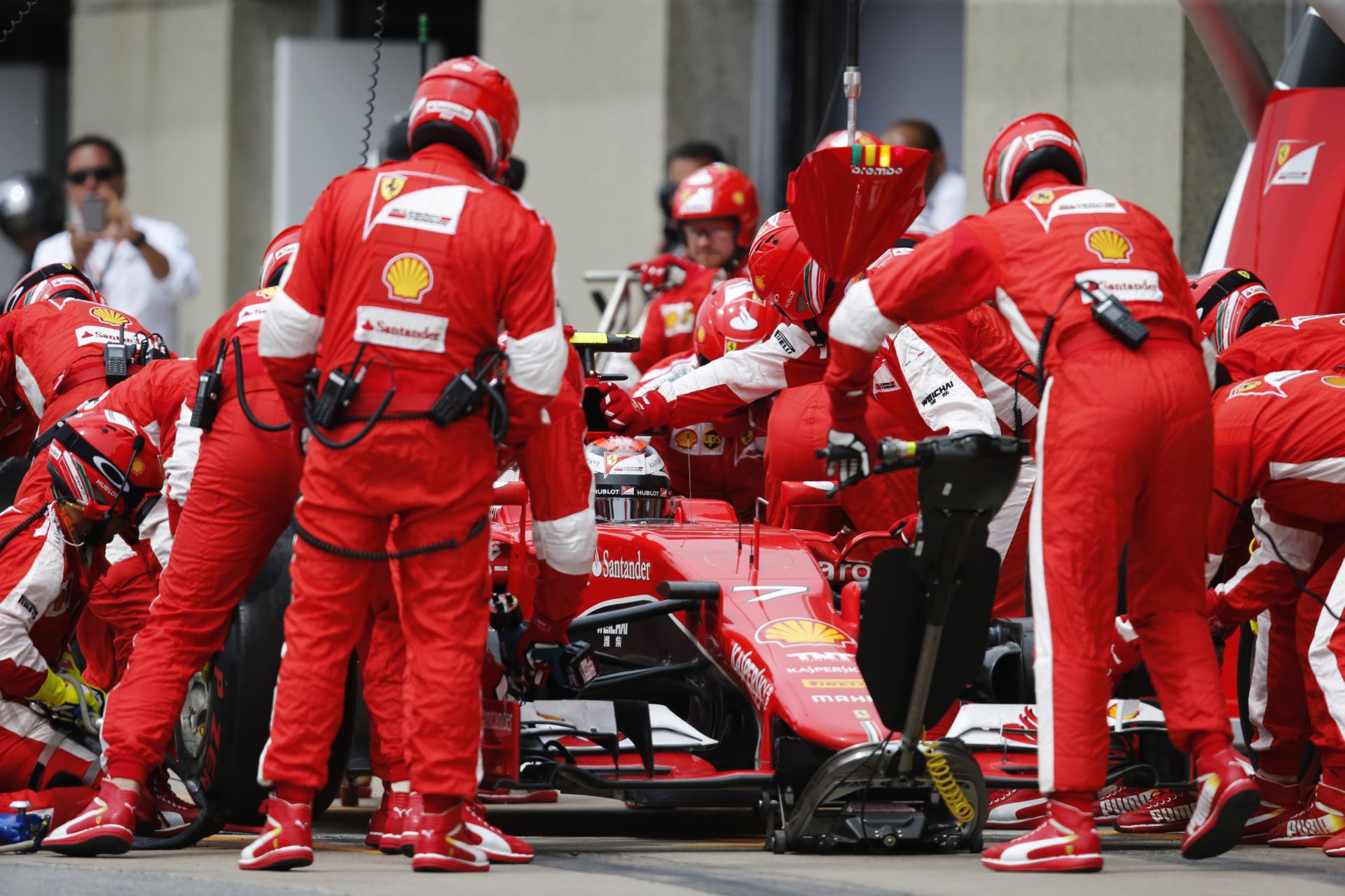 A Ferrari rajta van a megoldáson - az új kerékanya rendszer lesz a kulcs?