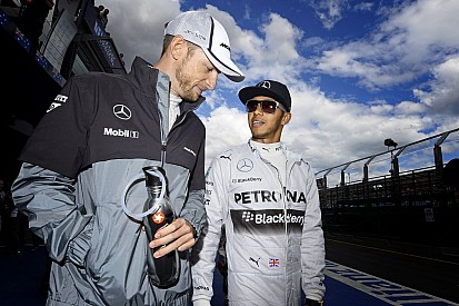 A McLarennek jobb autó kell, nem jobb versenyző: Hamilton alkalmazná Buttont