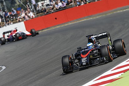 Hivatalos: megrovással megúszta a McLaren, nem zárják ki Alonsót