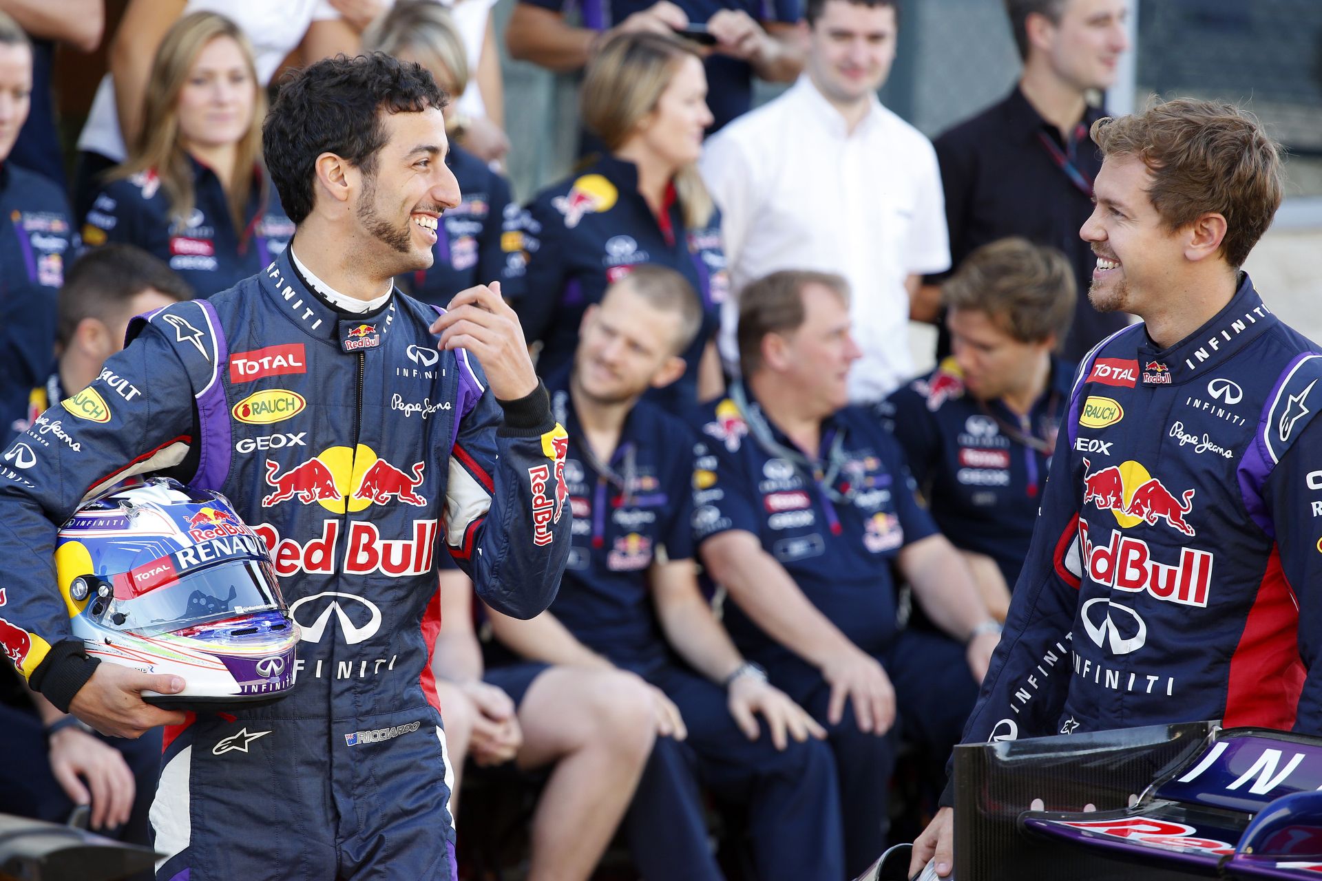 Vettel először vezetett gyenge autót a Red Bullnál, és rögtön ki is kapott Ricciardótól