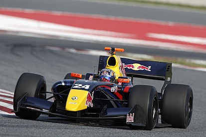 Sainz Jr. a Red Bullal fog tesztelni Abu Dhabiban