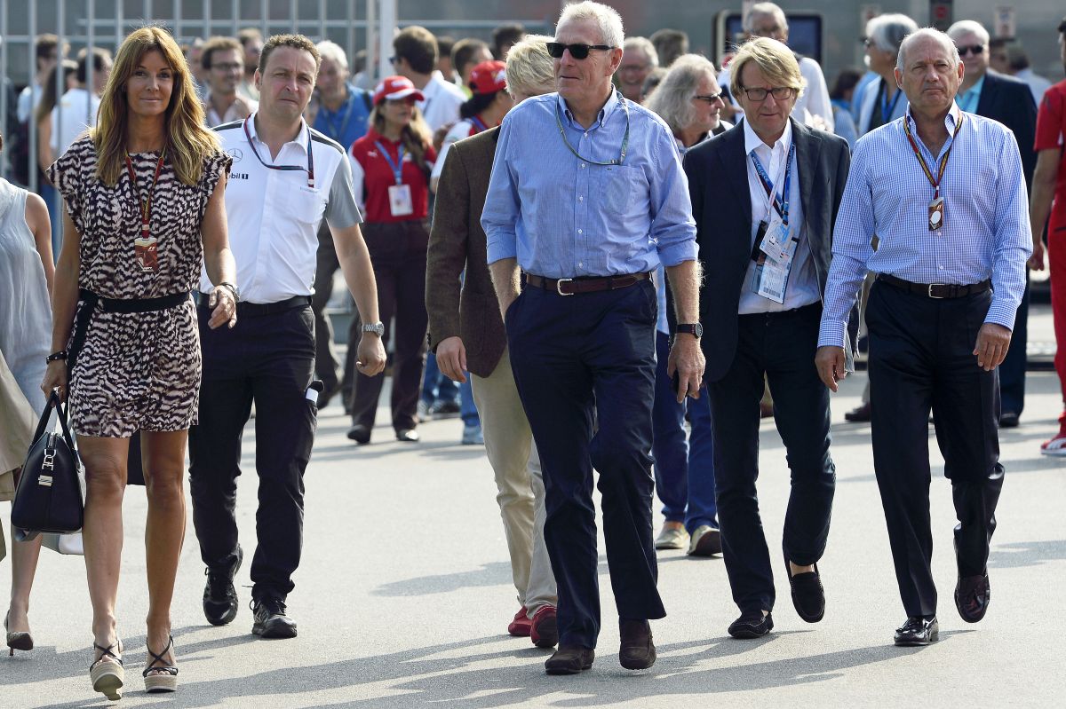 Nyugodtan aludhat Button és Magnussen, miközben a McLaren mindenkivel tárgyal...