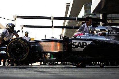 Fejlődött a McLaren Szocsiban, de nem igazán értik a dolgot: Button és Magnussen