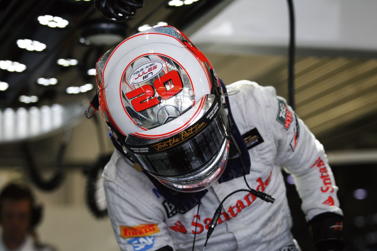 Button és Magnussen is unta magát Szocsiban: vasárnapi autókázás a parkban